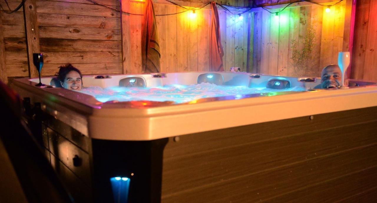 Roulotte O Bien-etre Massage Sejour Bien-etre En Insolite Roulotte Karantez Ou En Melon Ou Yock A 800 M Des Plages Maison D'hote Drogou *