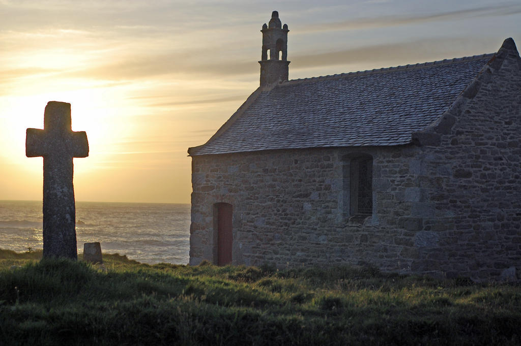 Roulotte O Bien-etre: Beachside Wellness Retreat Porspoder
