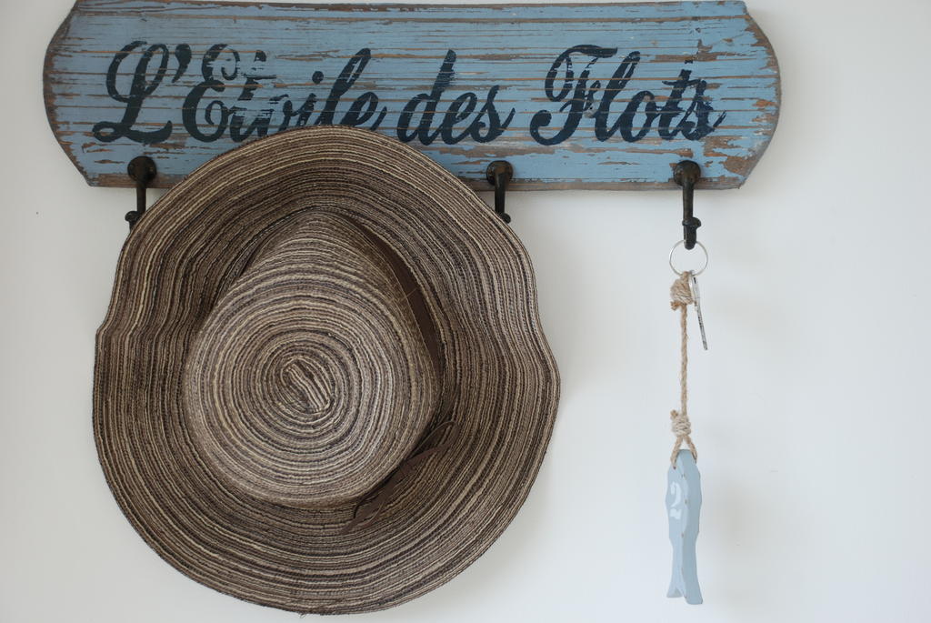 Roulotte O Bien-etre: Beachside Wellness Retreat